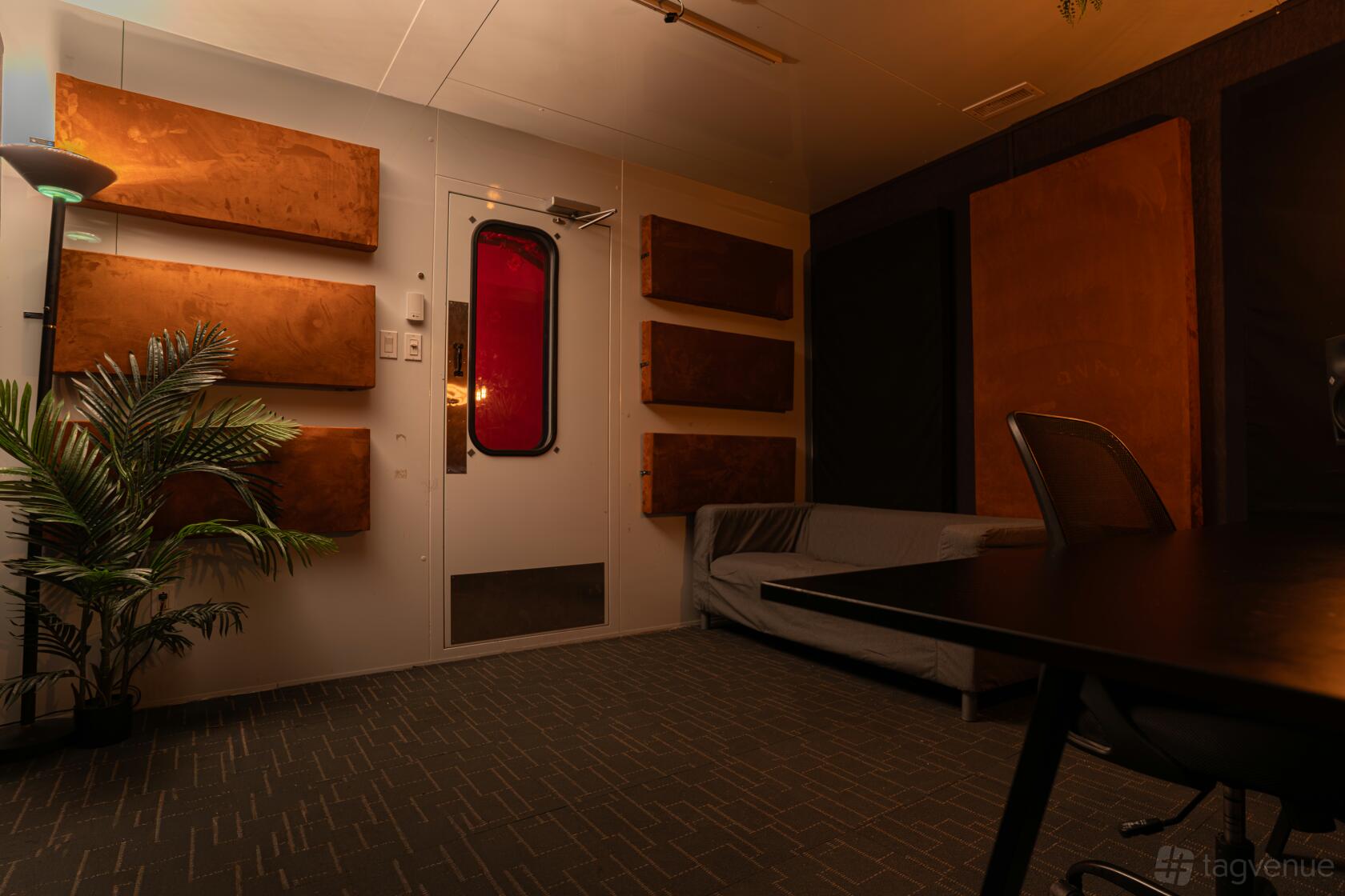 Green Studio at Uniq Sound for photo and video bookings